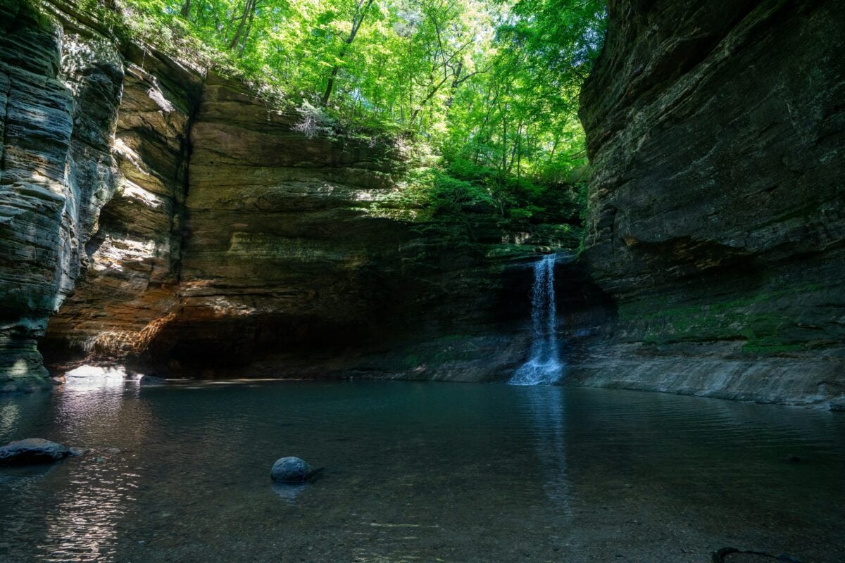 A photo of Starved Rock State Park in Oglesby, Illinois. Photo by Ryan Heuer on Unsplash.
